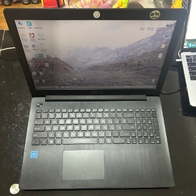 ASUS R515M